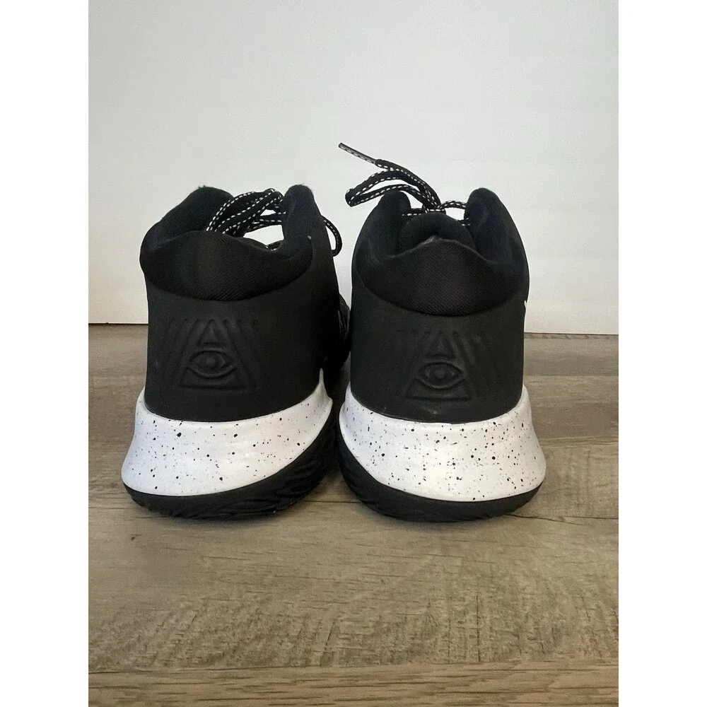 Nike Kyrie Flytrap 4 Men Size 11 Black White Basketball Shoes  CT1972-001
